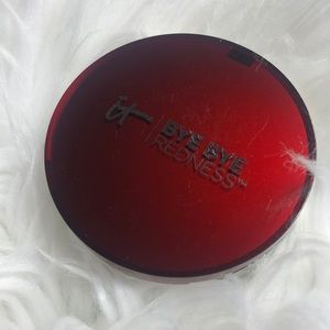 It Cosmetics Bye Bye redness transforming powder